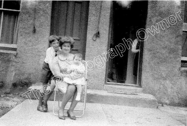 Feodore Kelley with her children
